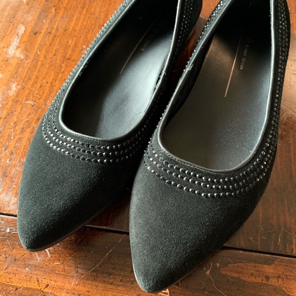 Ecco Shape Pointy Toe Ballet Flat with Crystals 40 - Picture 8 of 16